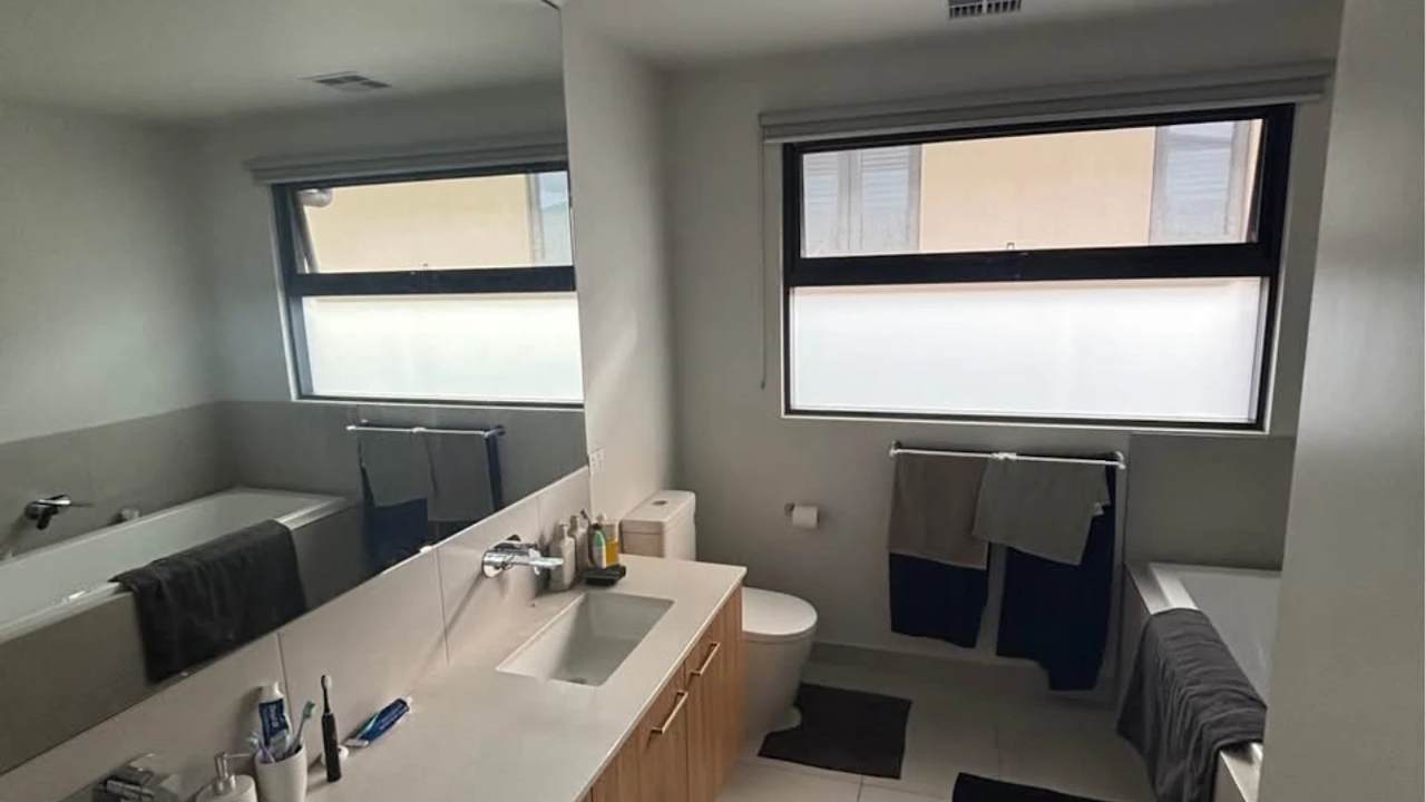 Unfurnished room in a share house