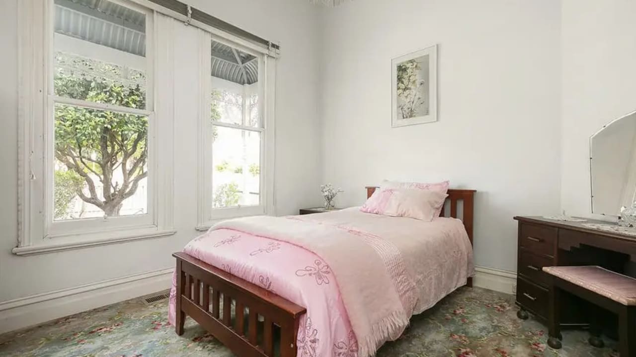 Room in a share house