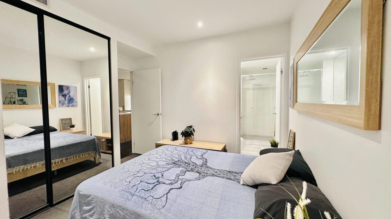 Furnished room with ensuite in a flatshare