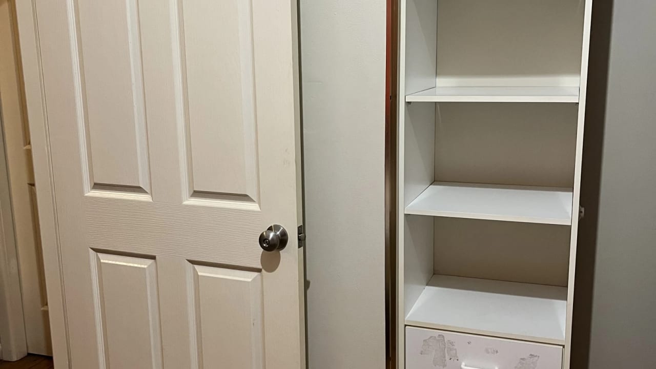 Furnished room in a share house