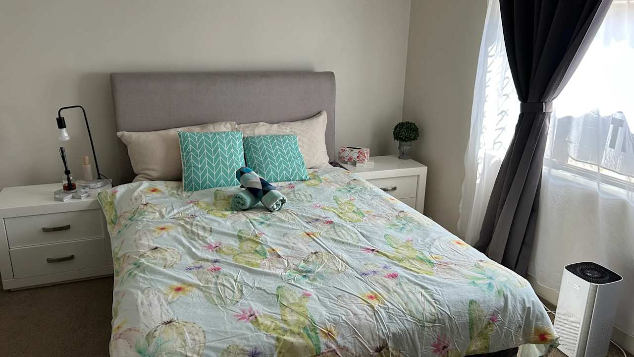 Furnished room with ensuite in a flatshare