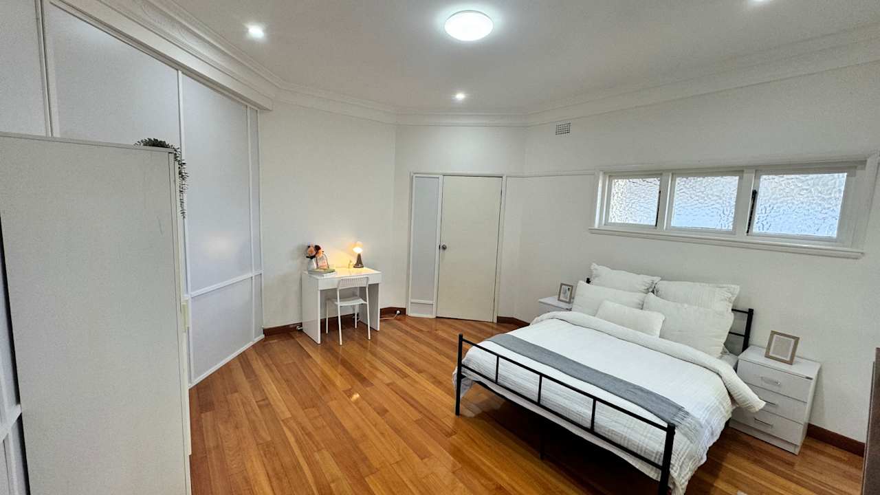 Furnished room in a flatshare