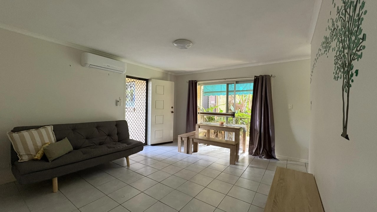 Furnished room in a flatshare