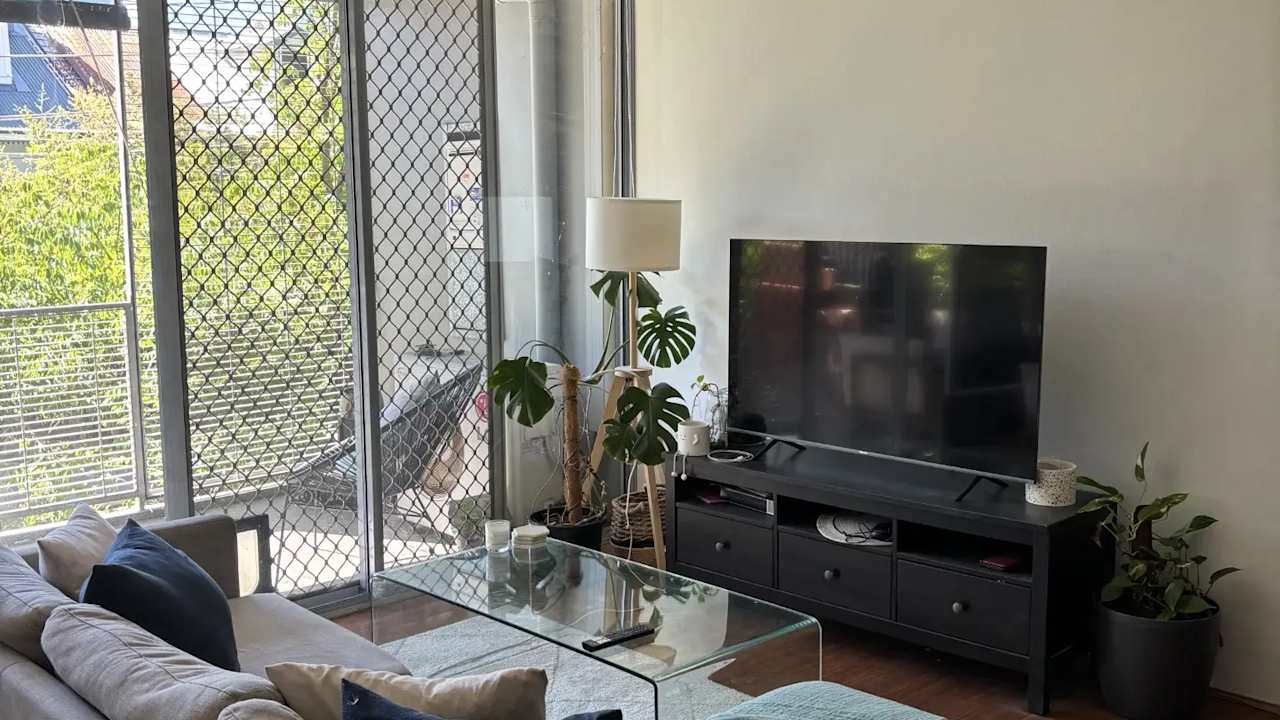 Unfurnished room with ensuite in a flatshare