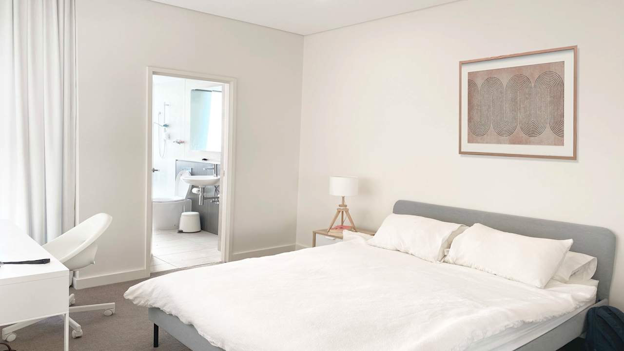 Furnished room with ensuite in a flatshare