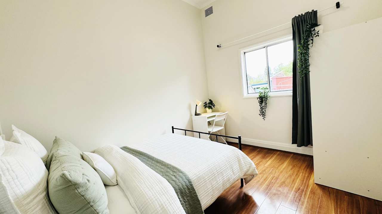 Furnished room in a flatshare