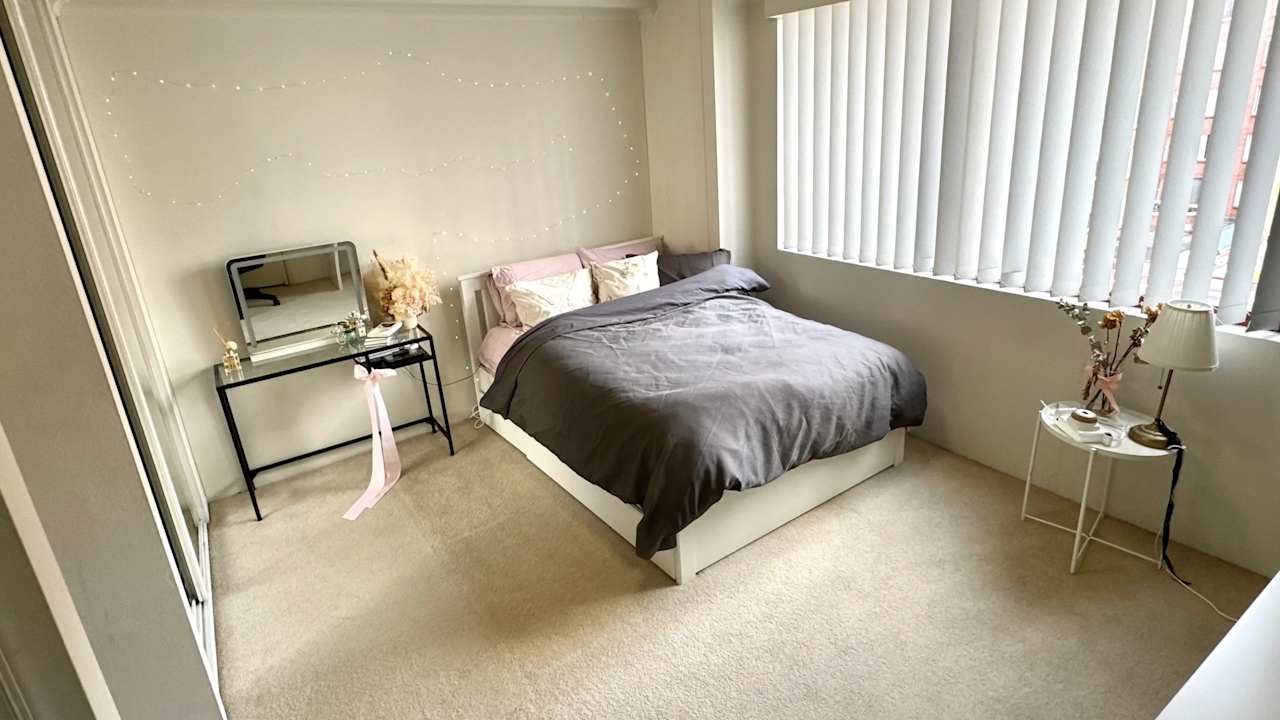 Unfurnished room with ensuite in a flatshare
