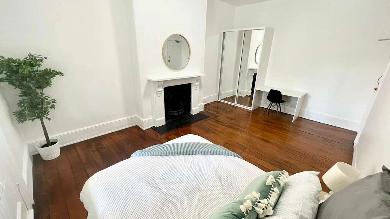 Room in a share house
