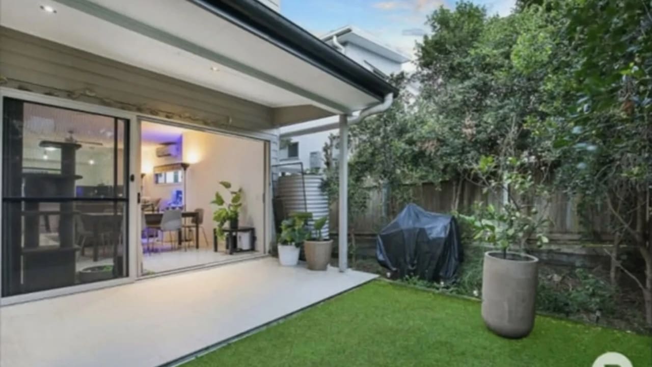 Unfurnished room in a flatshare