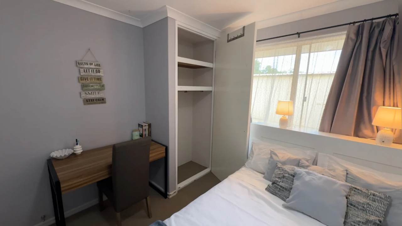 Furnished room in a share house