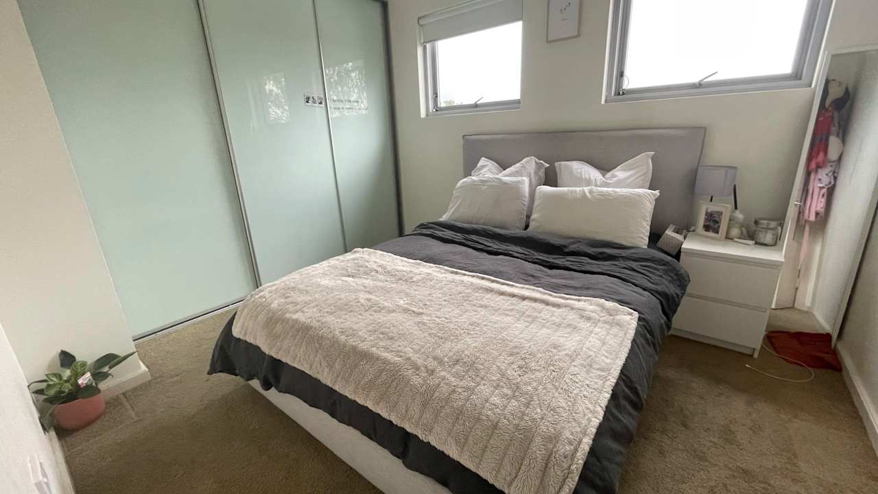 Unfurnished room in a flatshare