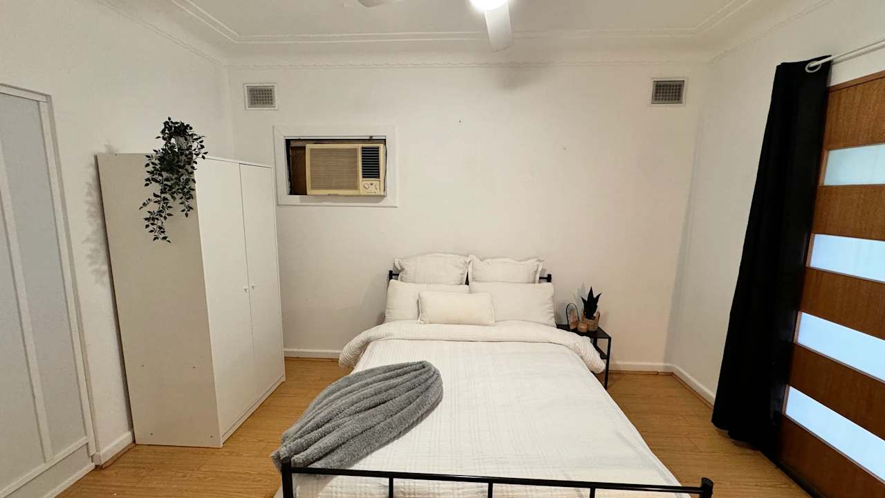 Furnished room in a flatshare