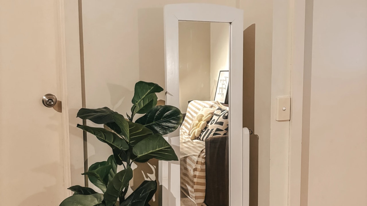 Furnished room with own bathroom