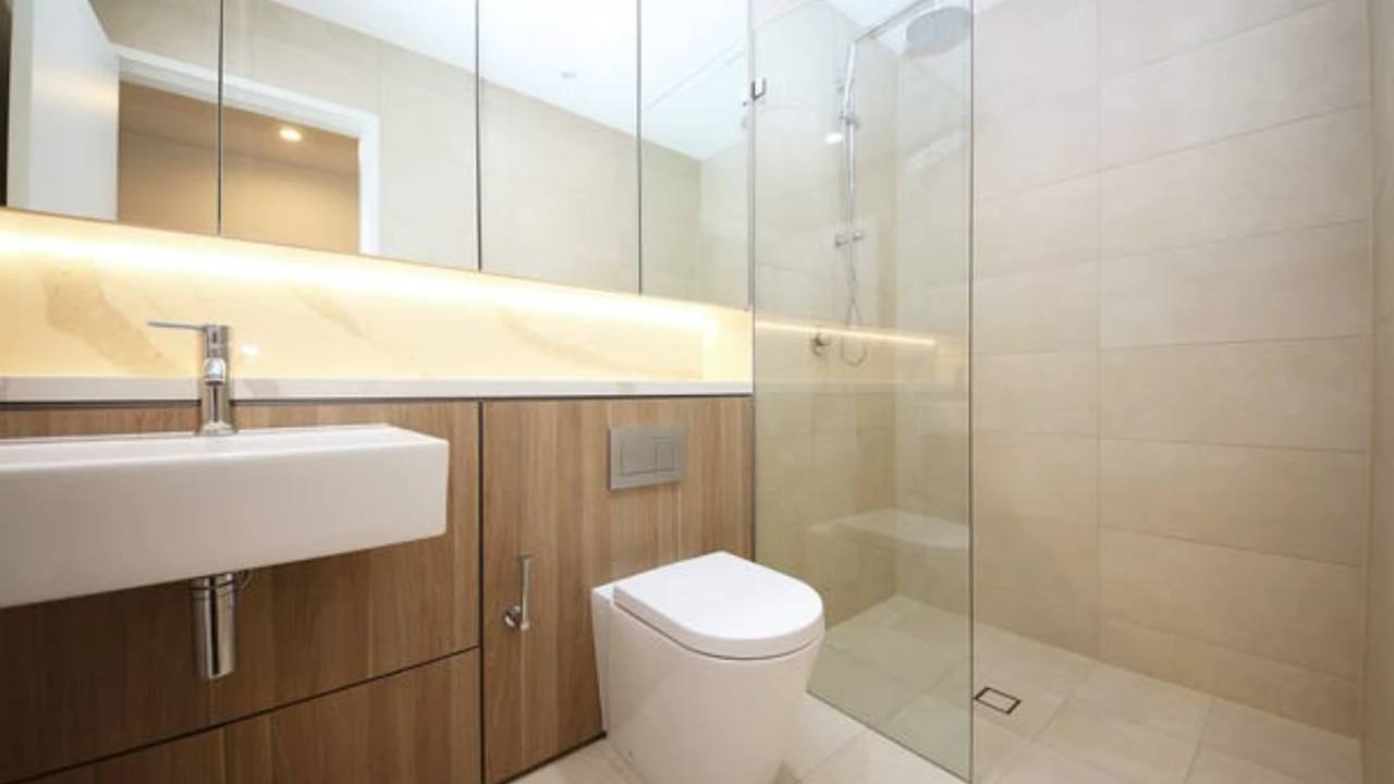 Unfurnished room with ensuite in a flatshare