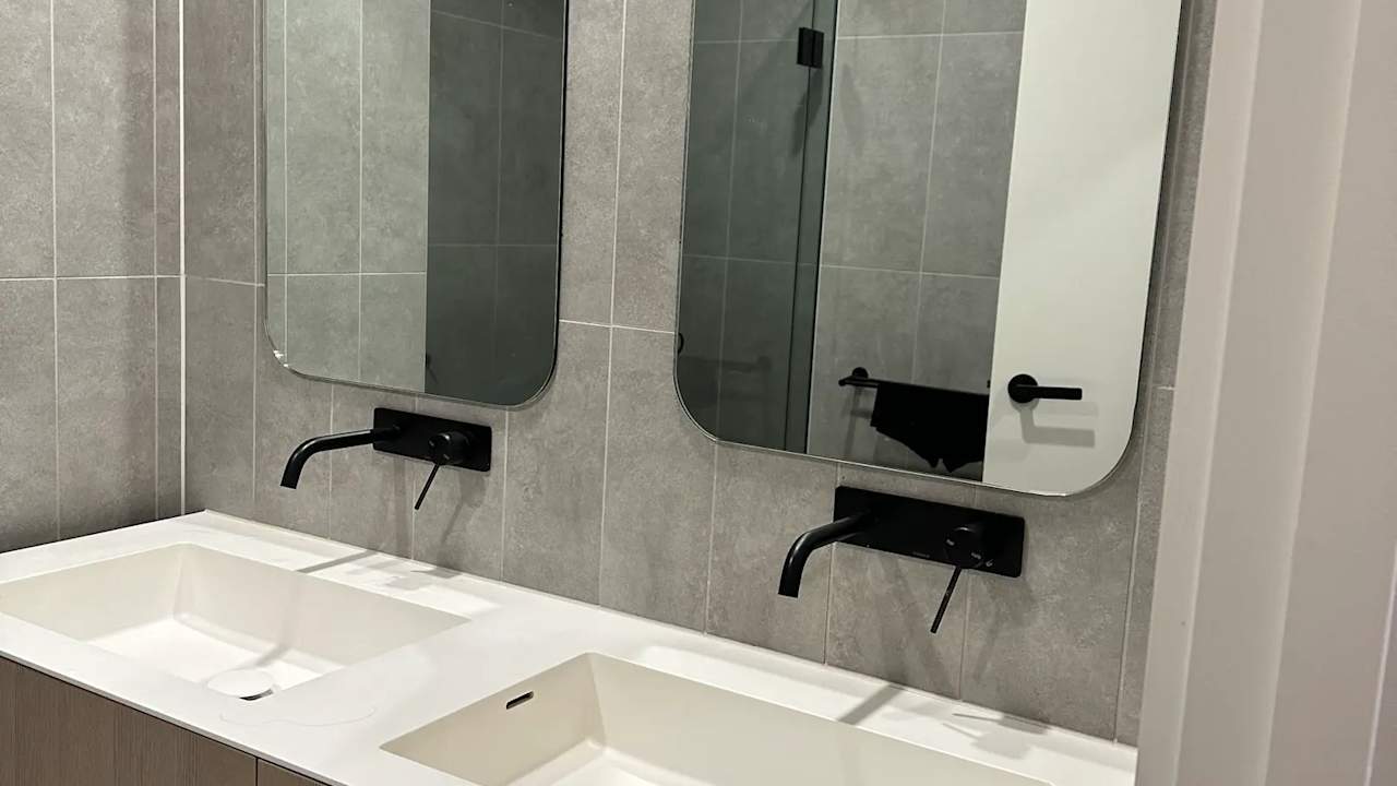 Furnished room with ensuite in a flatshare