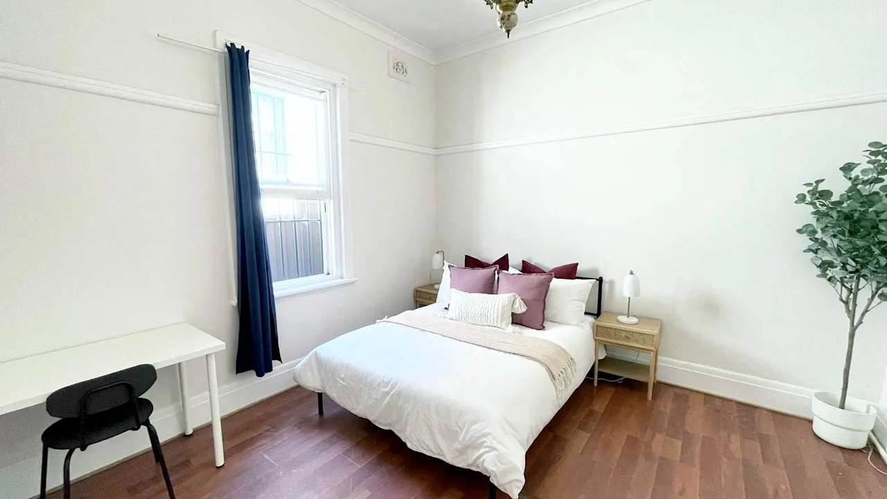 Room in a share house