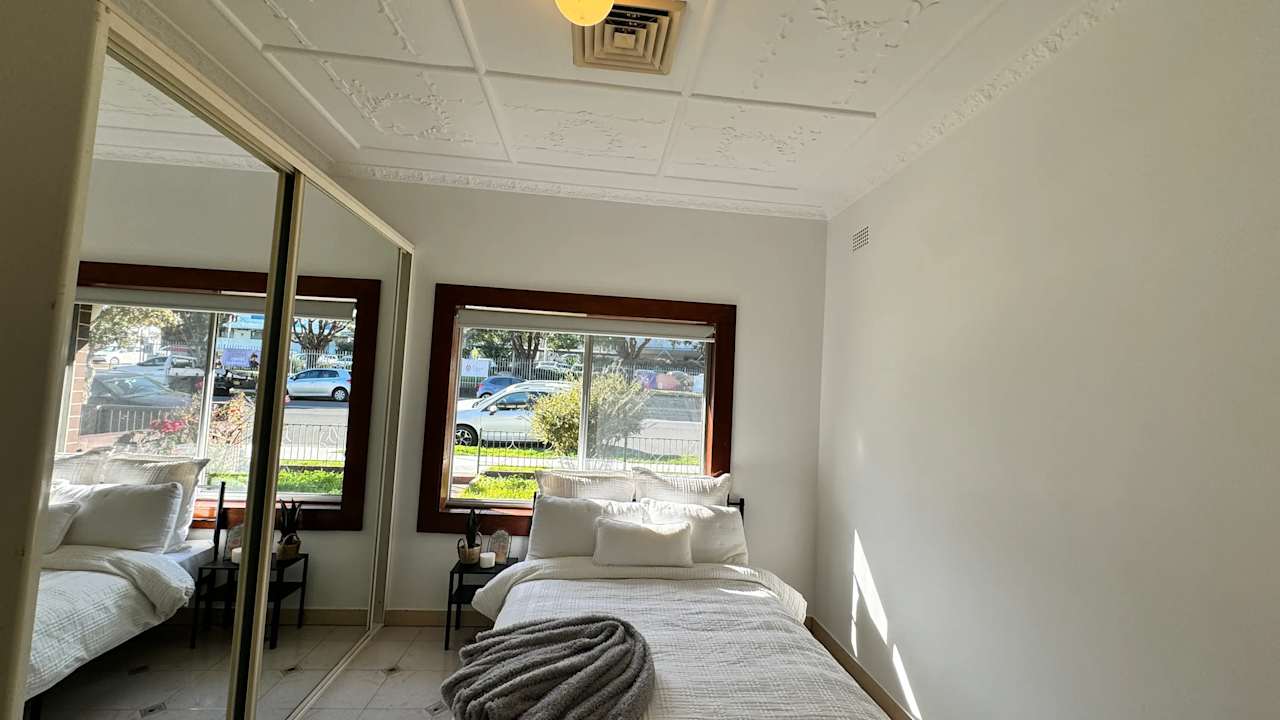 Furnished room in a flatshare