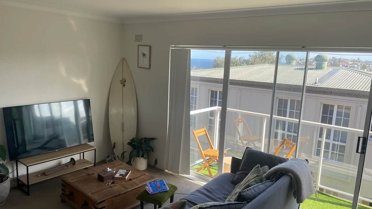 Furnished room in a flatshare