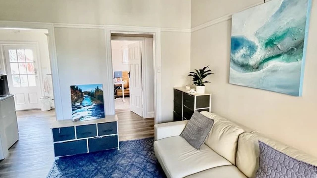 Furnished room in a flatshare