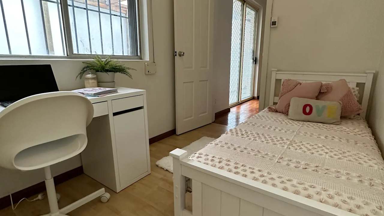 Furnished room in a share house