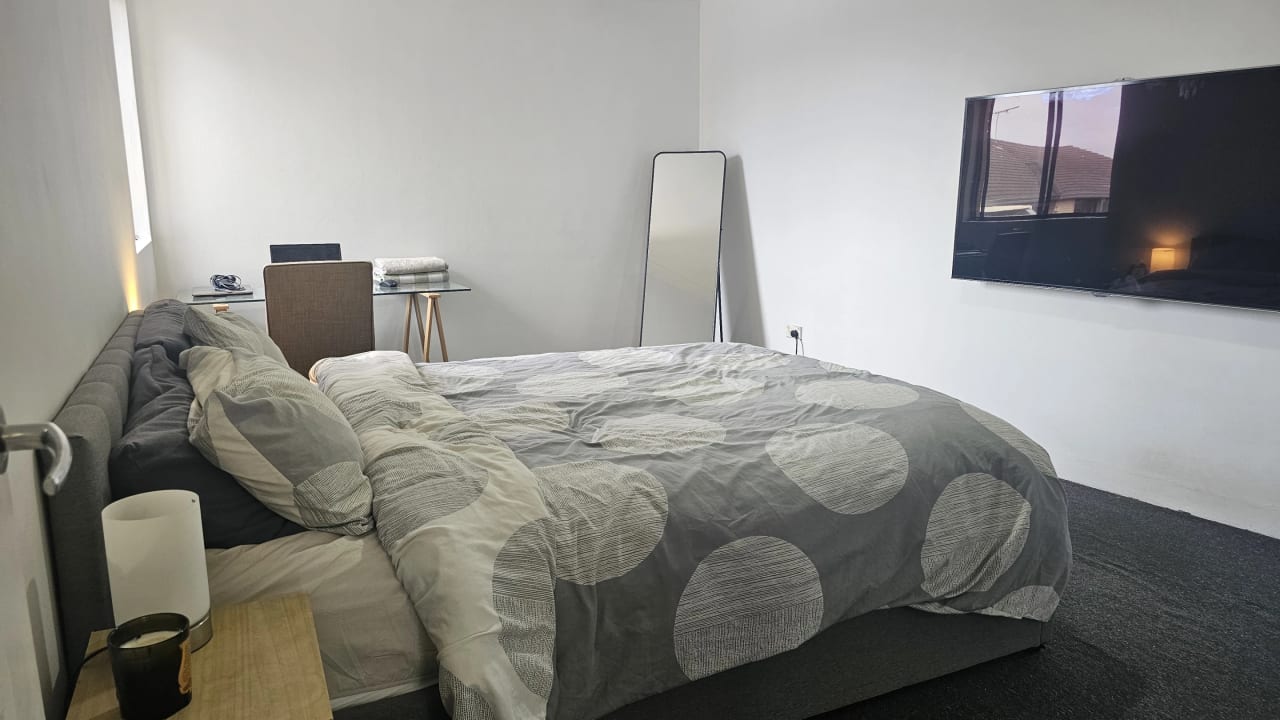 Furnished room in a flatshare