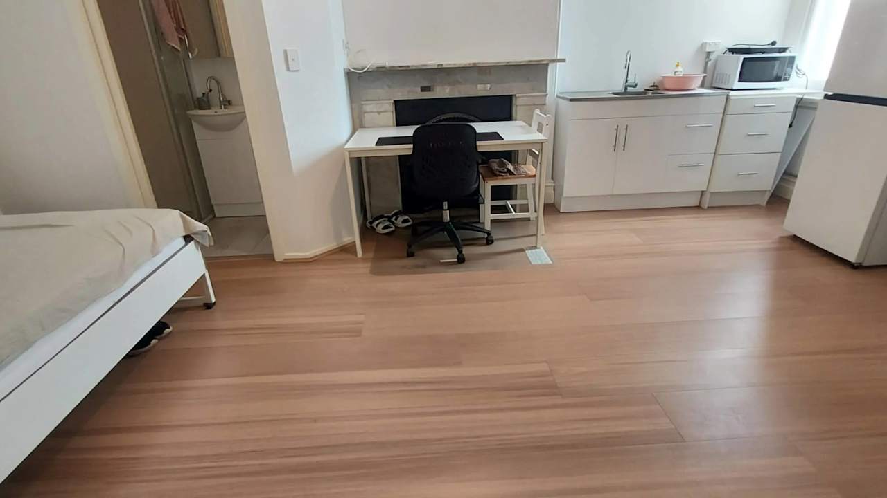 Whole property with 1 room for rent