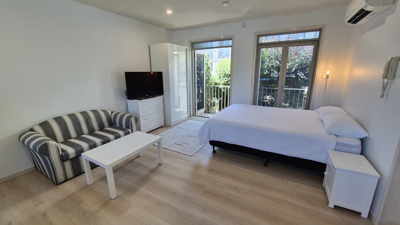 Furnished room studio flat for rent