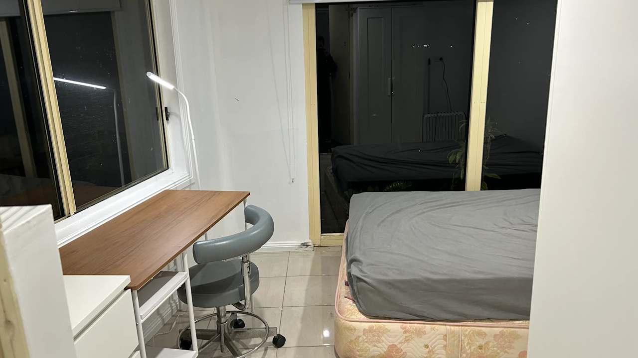 Furnished room in a share house