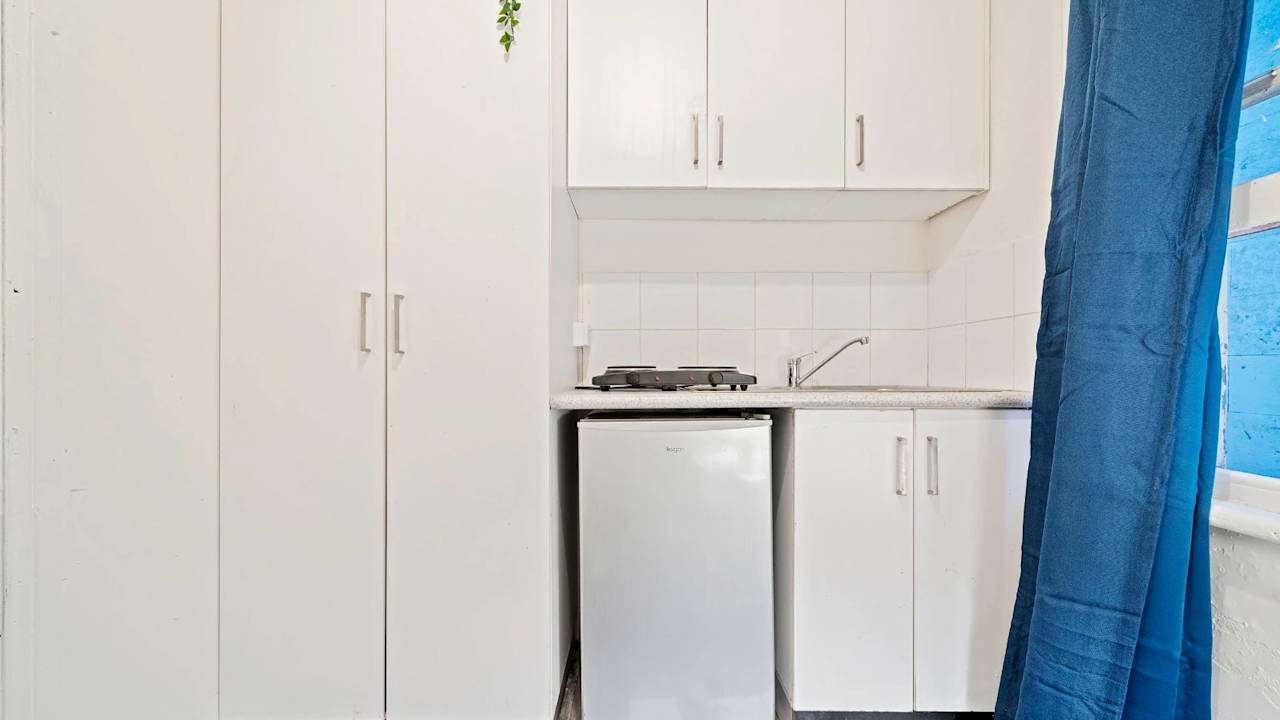 Furnished room in a flatshare