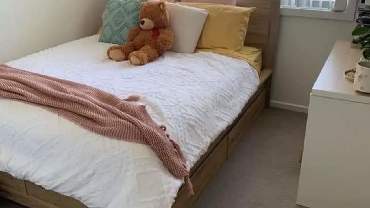 Unfurnished room in a share house