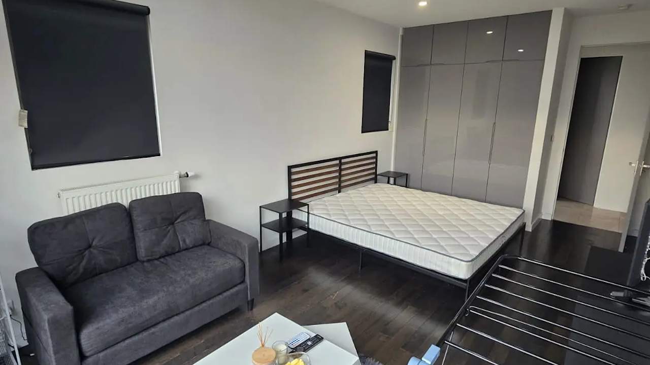 Unfurnished room in a share house