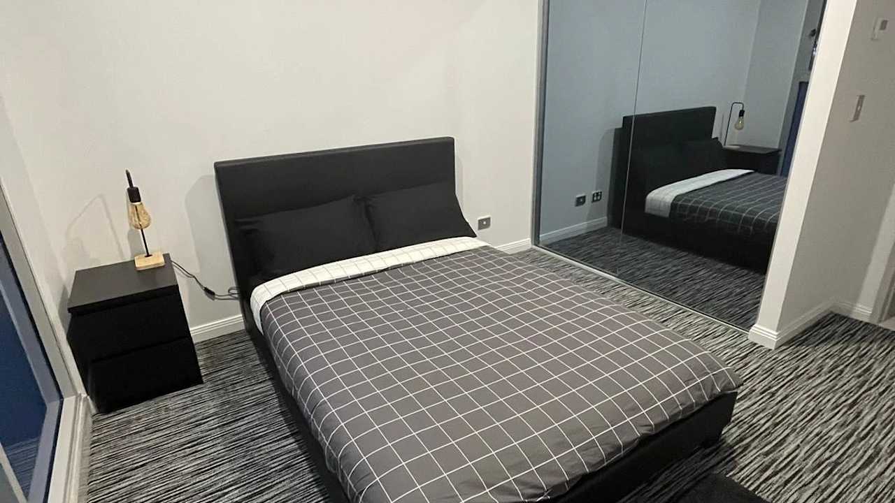 Furnished room with ensuite in a flatshare