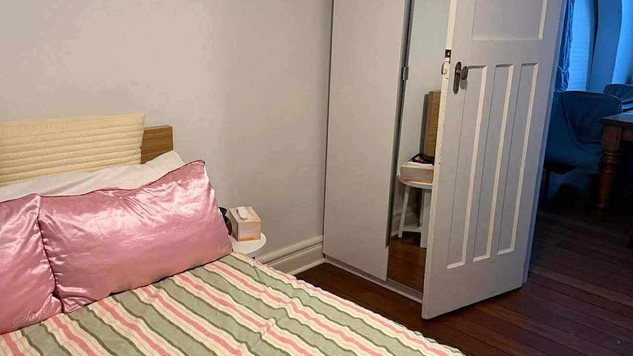 Unfurnished room in a share house
