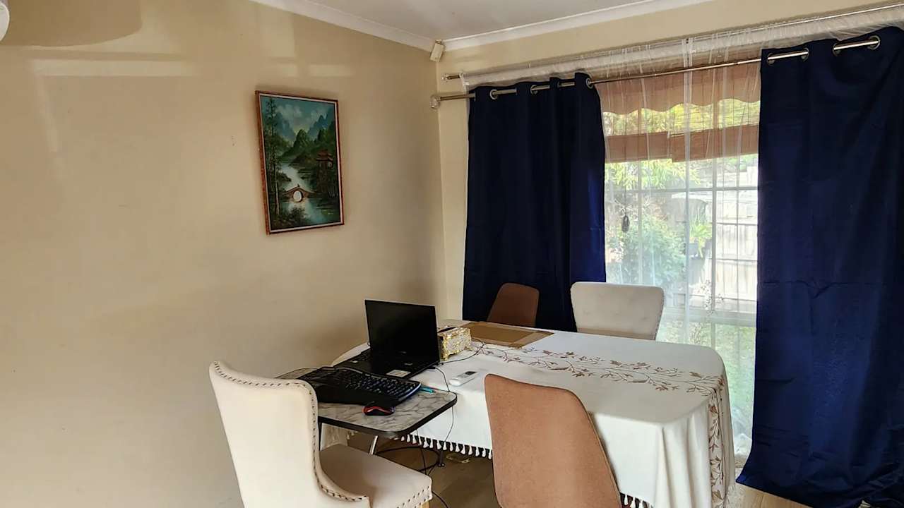 Room in a share house
