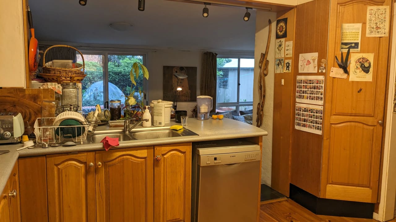 Room in a share house
