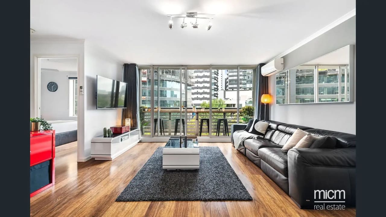 Furnished room in a flatshare