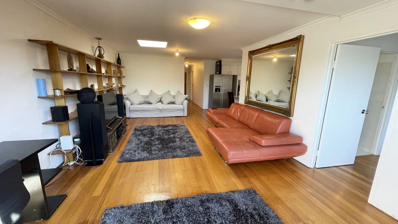 Furnished room with ensuite in a flatshare