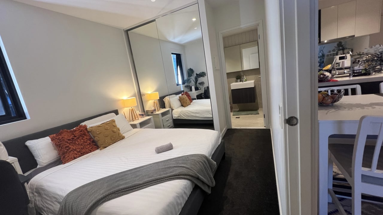 Furnished room with ensuite in a flatshare