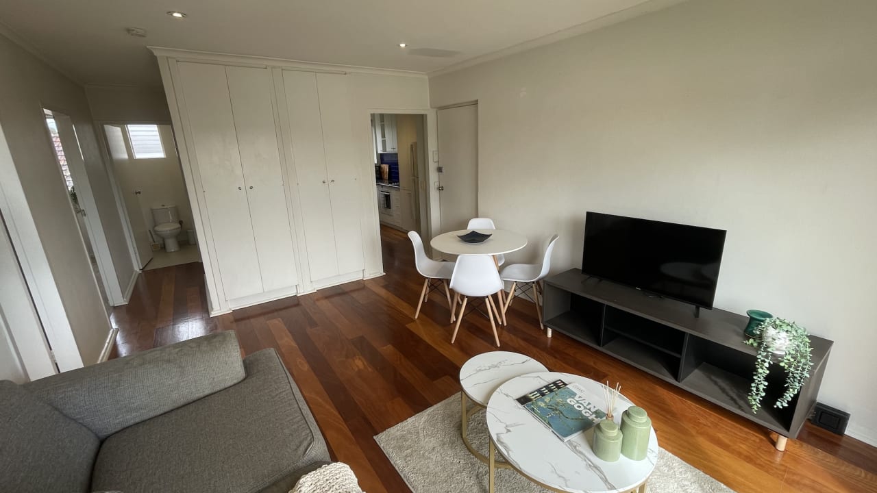 Furnished room in a flatshare