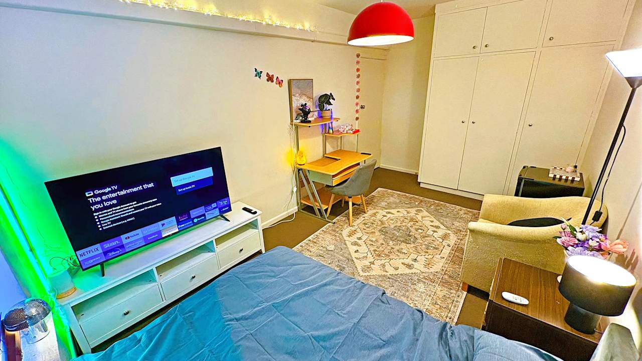 Furnished room in a flatshare