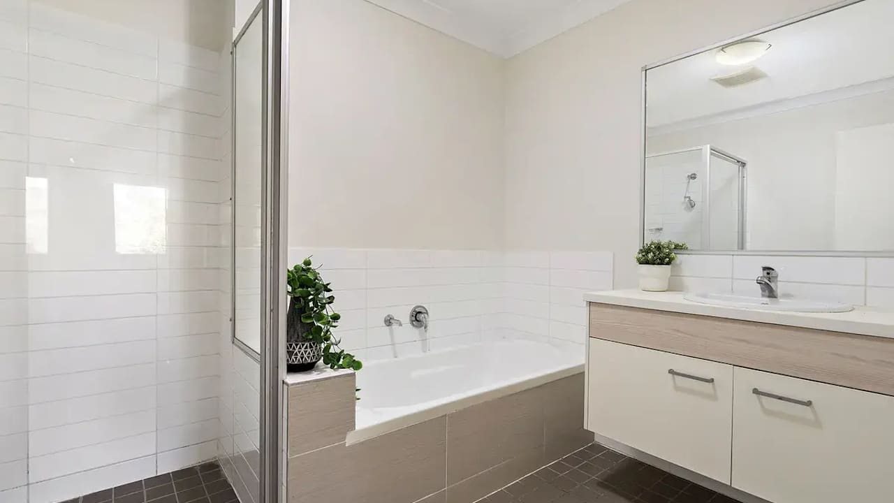 Room in a share house