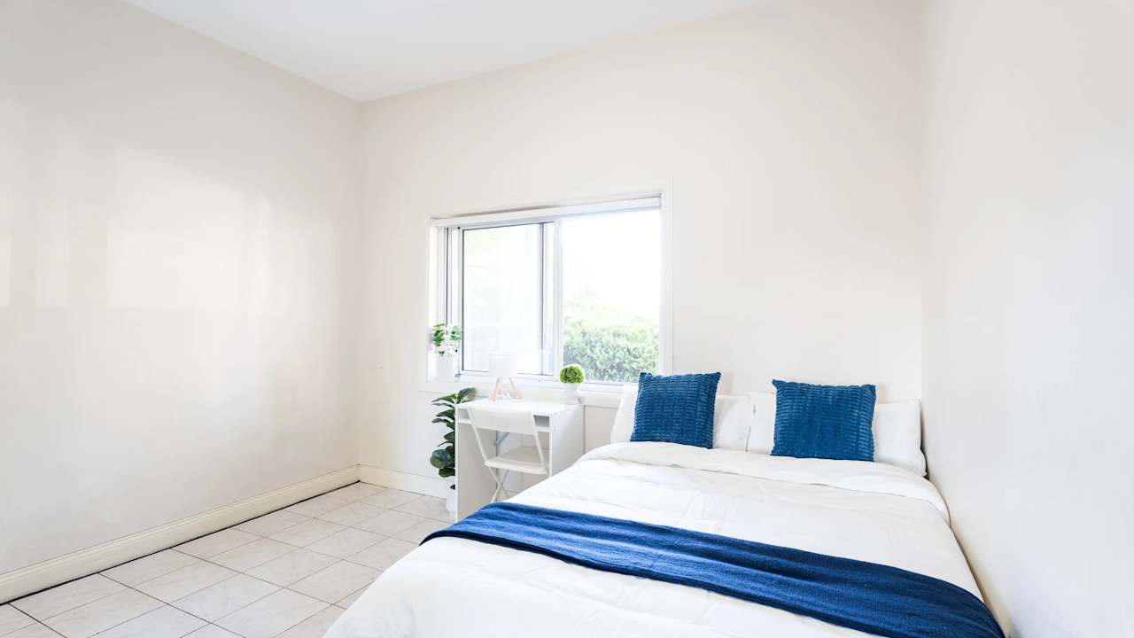 Furnished room in a share house