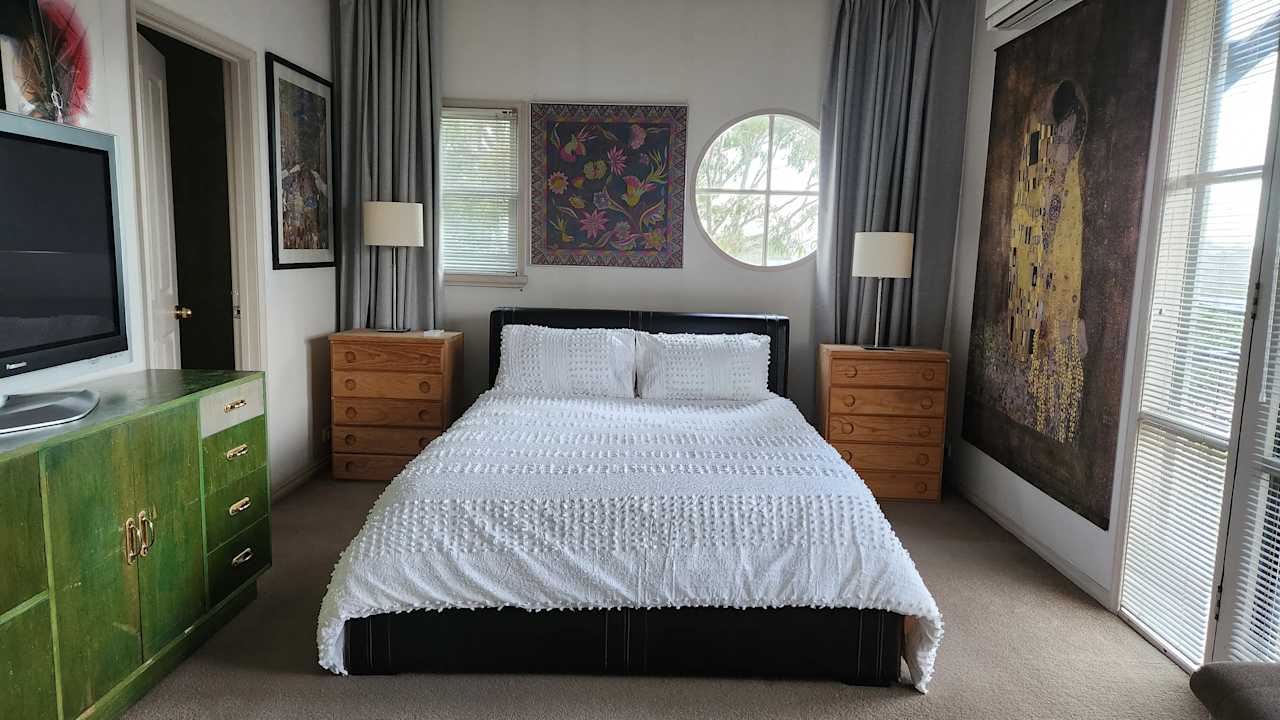 Furnished room with ensuite in a flatshare