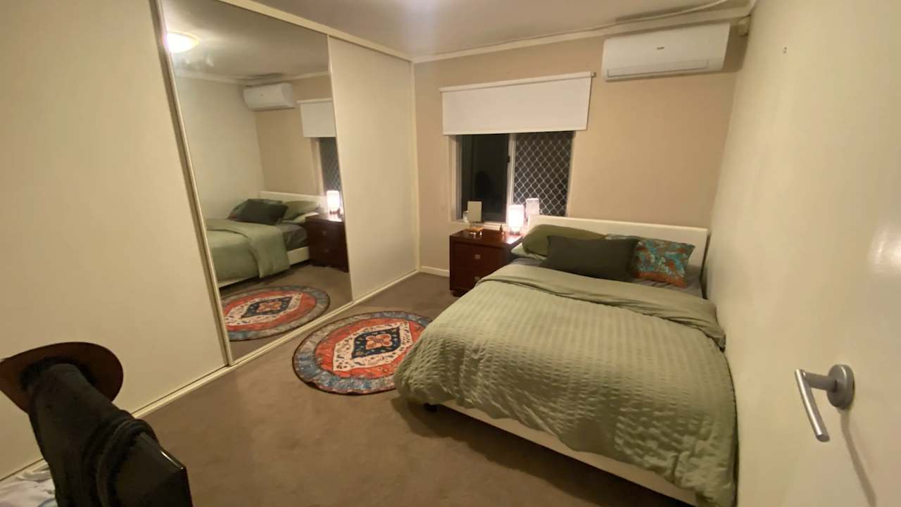 Room in a share house