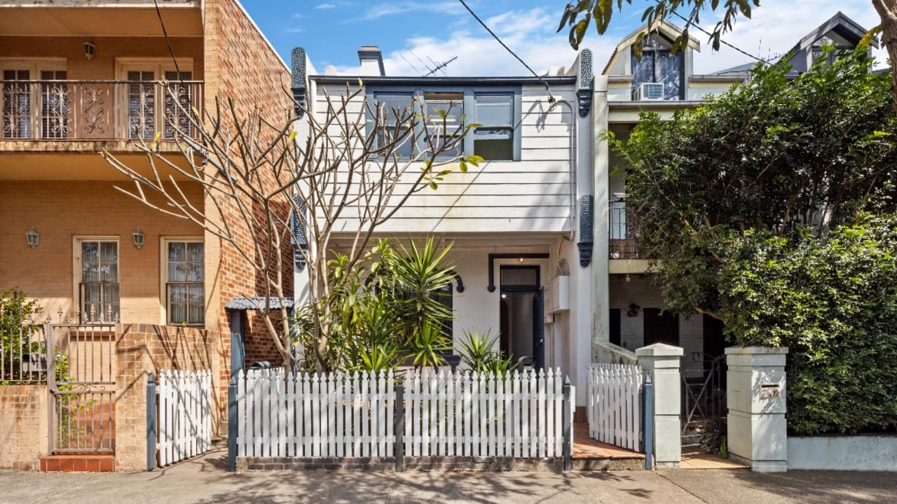 Whole property with 1 room for rent