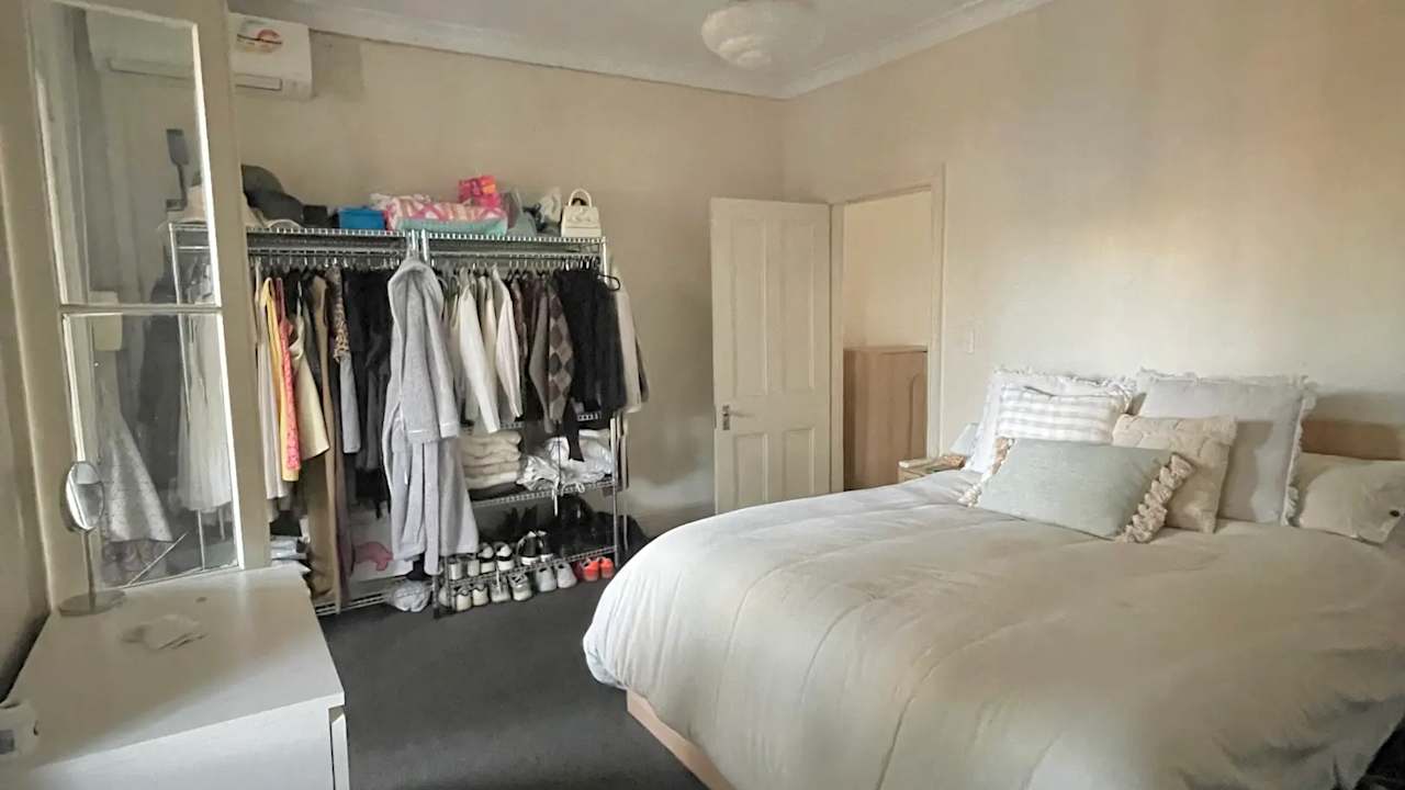 Room in a share house