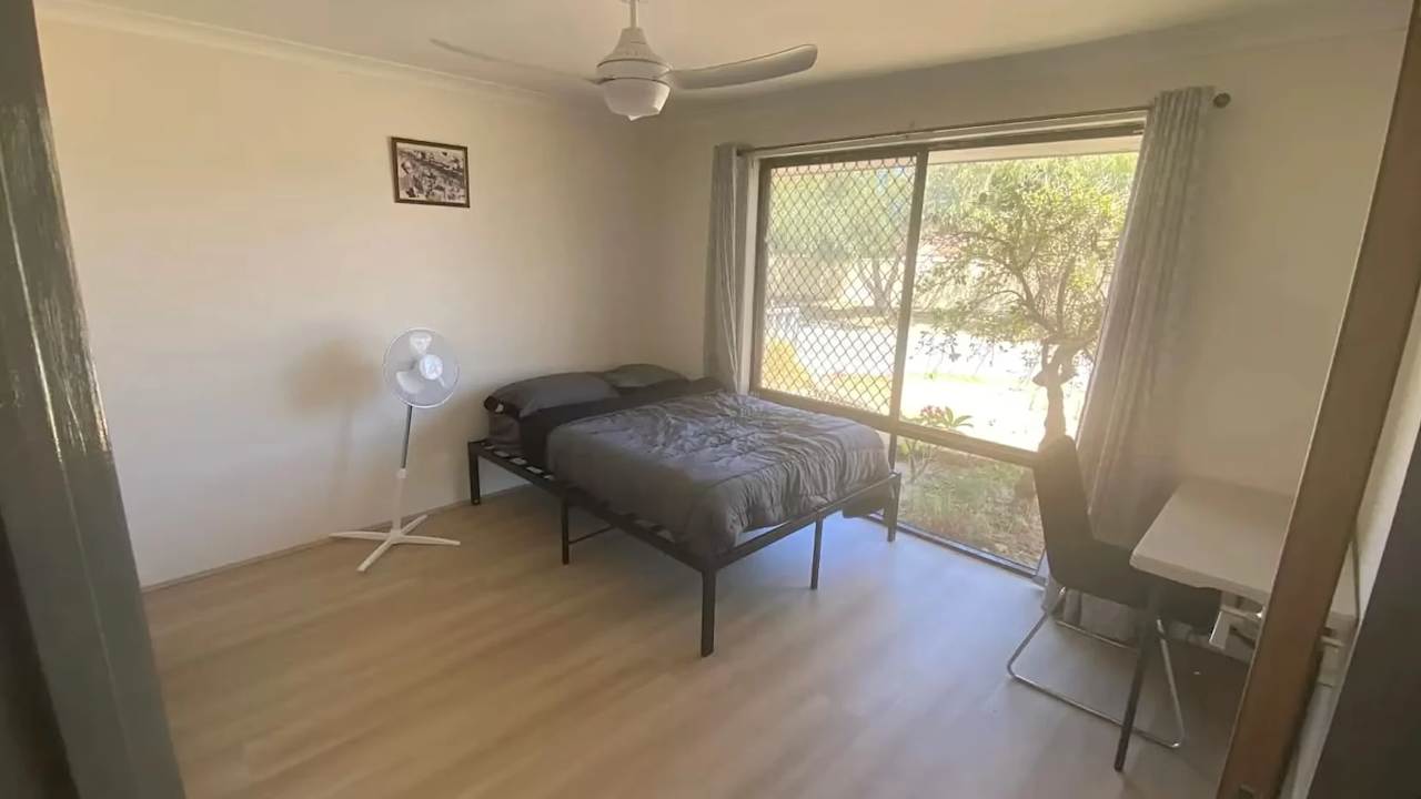 Room in a share house