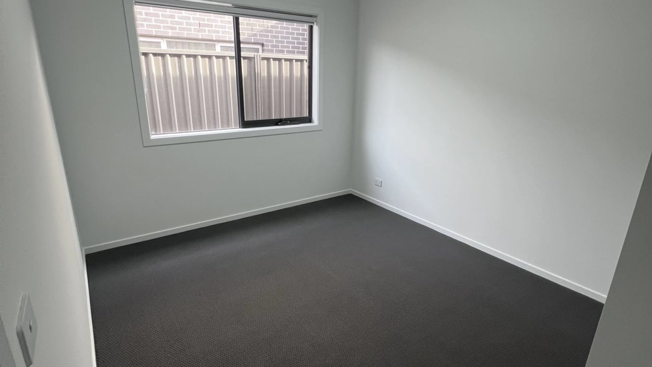 Unfurnished room in a share house