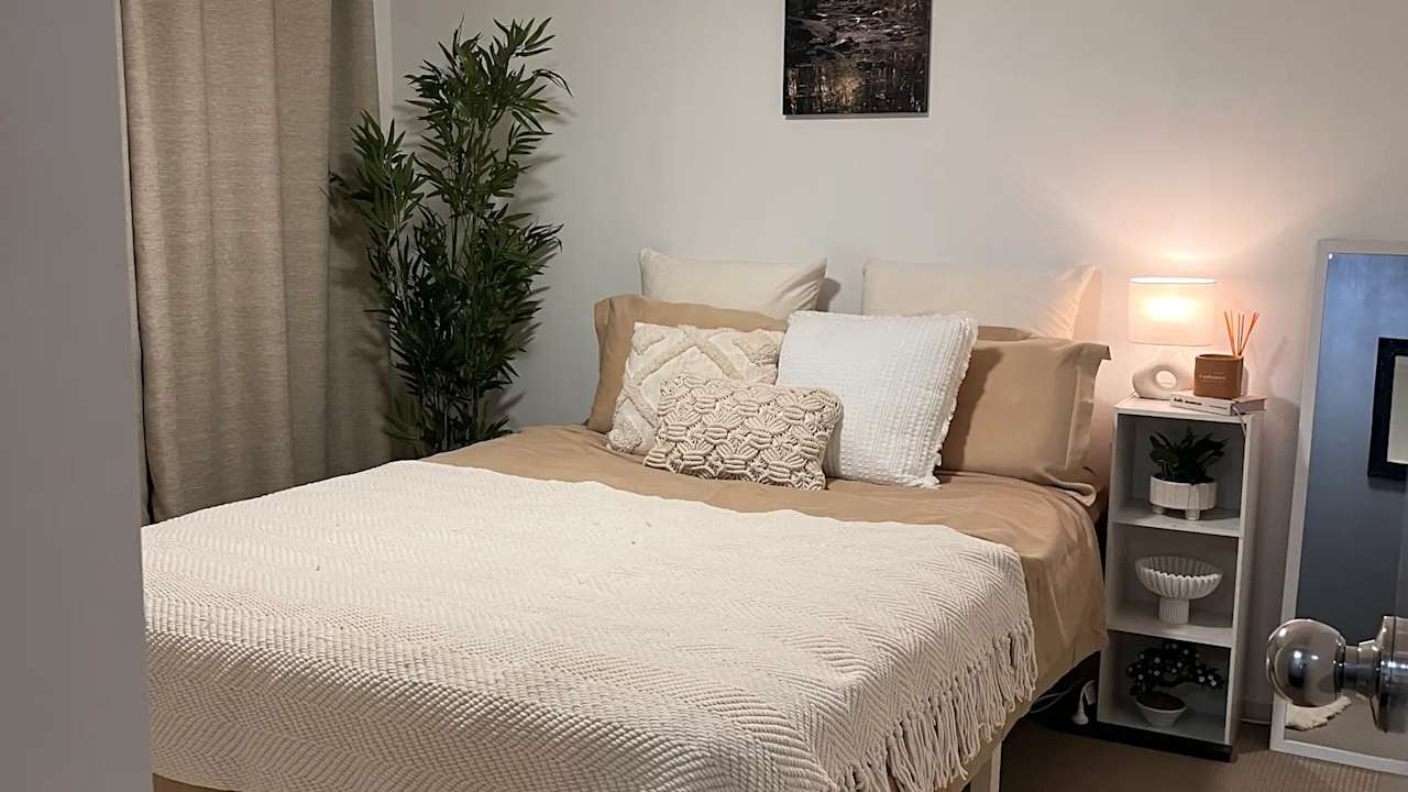 Furnished room in a share house
