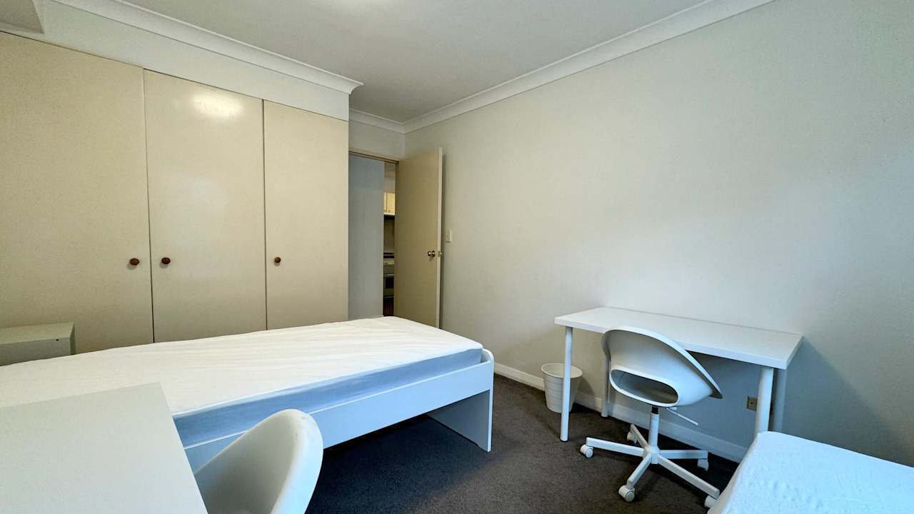 Furnished room in a flatshare